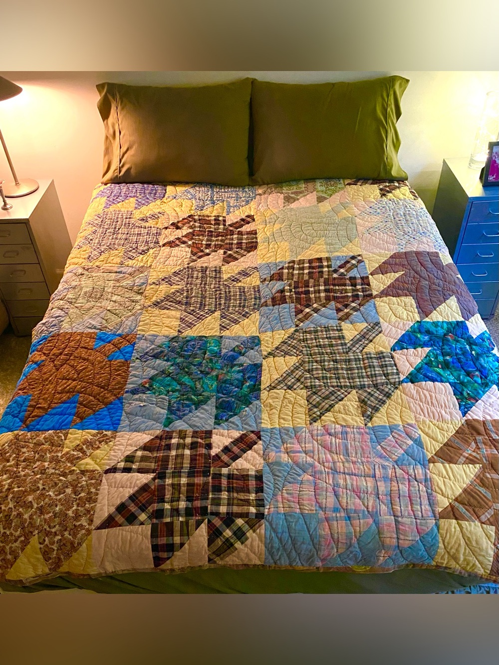 100% Hand Quilted
Vintage 1960's
Multicolor "Maple Leaf"
Family Heirloom Quilt